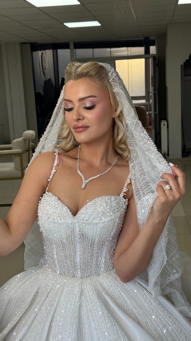 Beyaz Straplez Prenses Gelinlik - Görsel 3