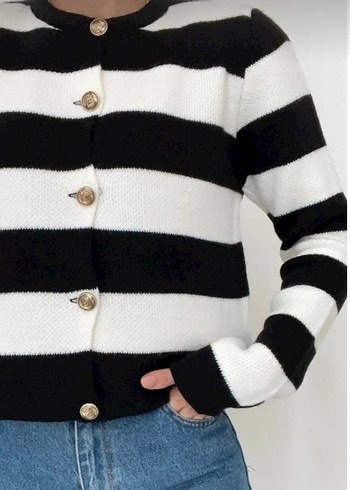 Düğmeli Siyah Beyaz Çizgili Mini Hırka - Görsel 3