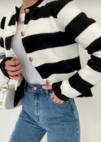 Düğmeli Siyah Beyaz Çizgili Mini Hırka - Görsel 2