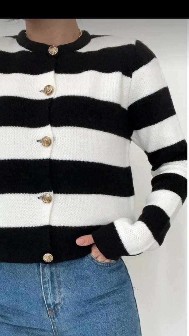 Düğmeli Siyah Beyaz Çizgili Mini Hırka - Görsel 3