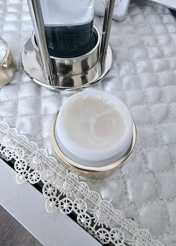 Estée Lauder Re-Nutriv Göz Kremi orjınal - Görsel 3