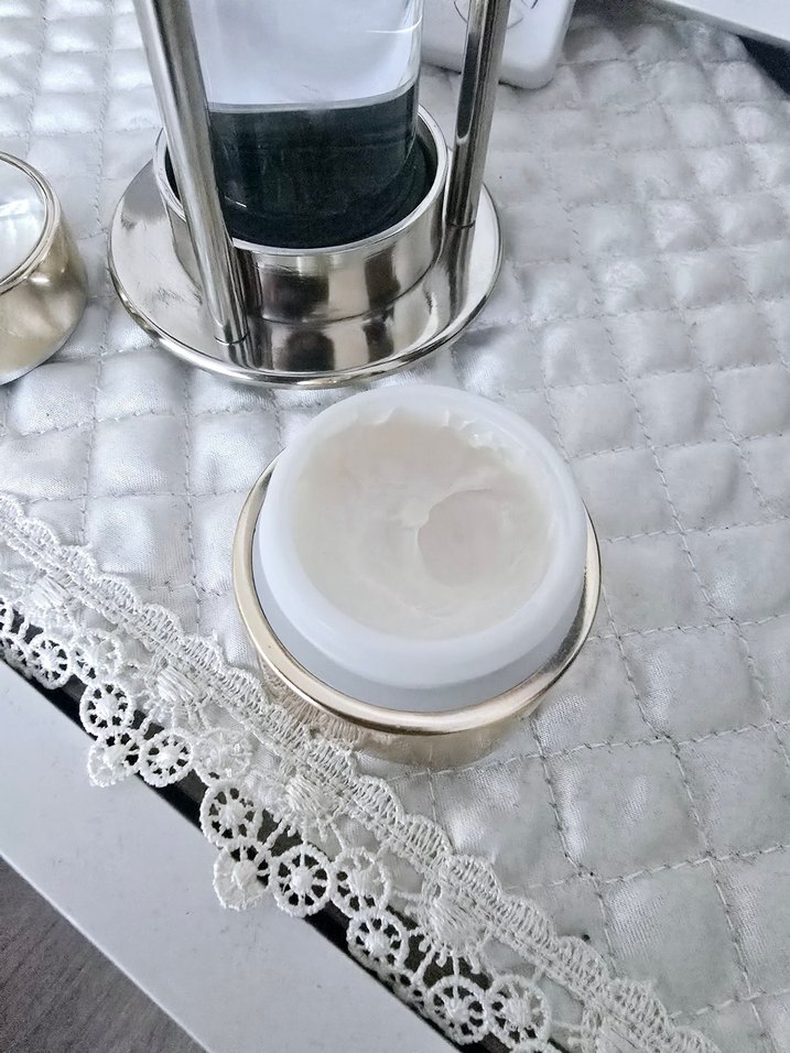 Estée Lauder Re-Nutriv Göz Kremi orjınal - Görsel 3