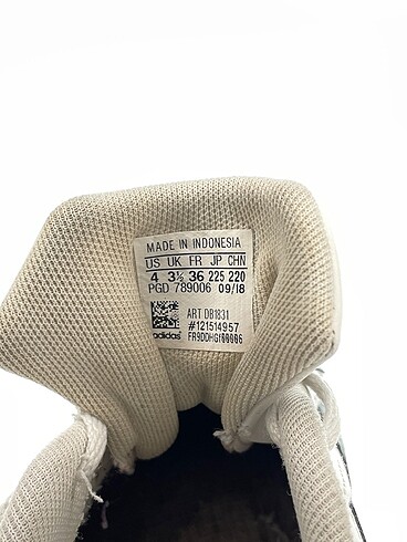 36 Beden beyaz Renk Adidas Spor Ayakkabı %70 İndirimli.