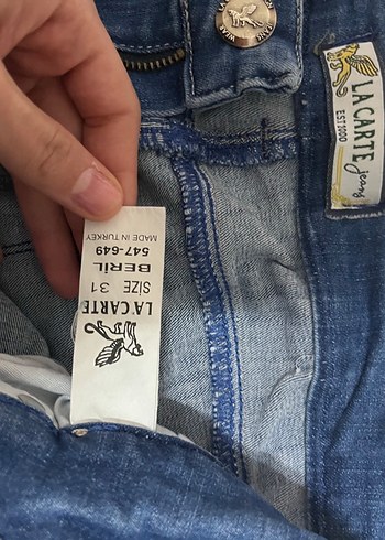 Zincir Detaylı İşlemeli Koyu Mavi Kadın Kot Pantolon - Görsel 2