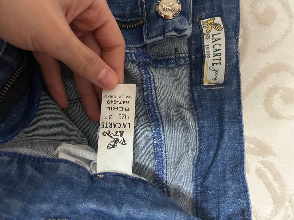 Zincir Detaylı İşlemeli Koyu Mavi Kadın Kot Pantolon - Görsel 2