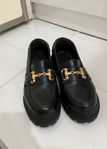Zara Kadın Siyah Kalın Tabanlı Tokalı Loafer