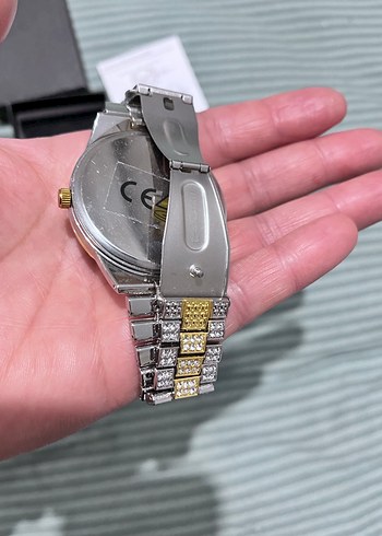 Taşlı Kırmızı Kadran Lüks Görünümlü Kadın Kol Saati - Görsel 5