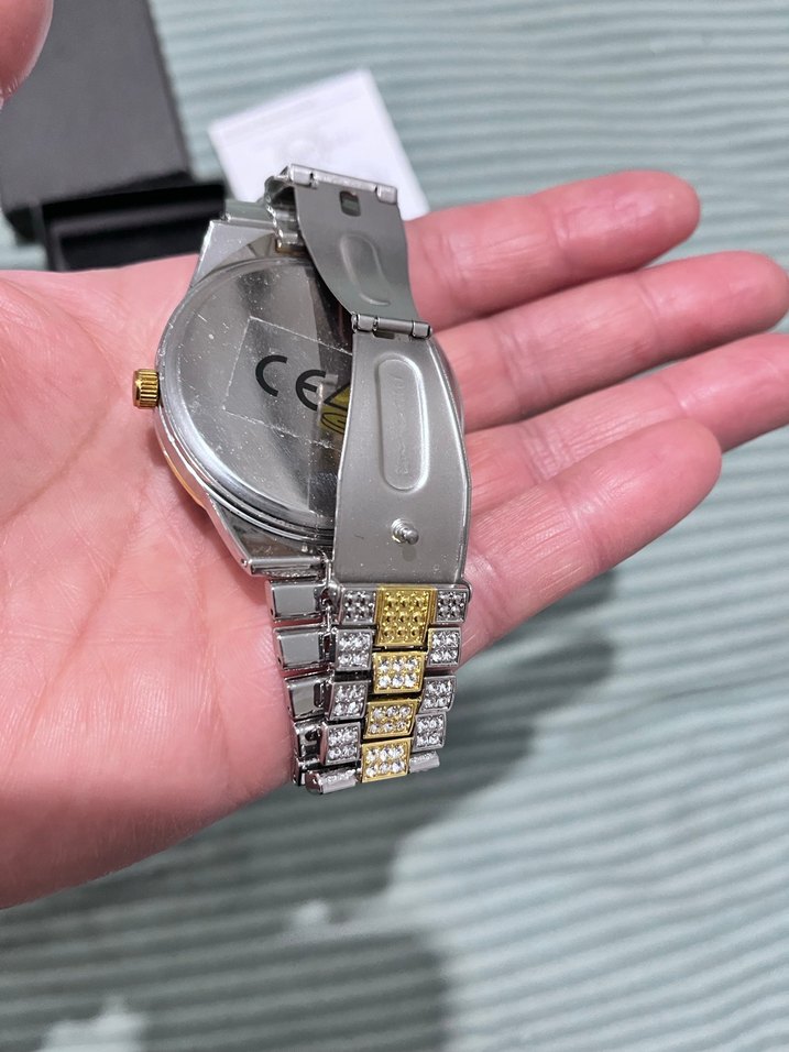 Taşlı Kırmızı Kadran Lüks Görünümlü Kadın Kol Saati - Görsel 5