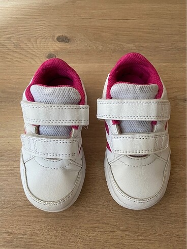 23 Beden beyaz Renk Adidas 23 numara