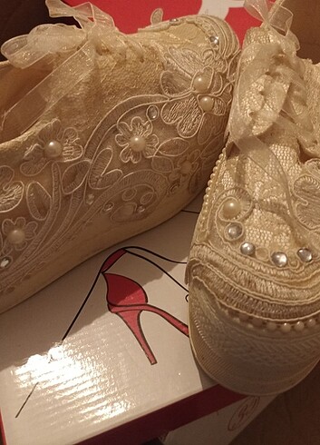 Dantelli yüksek topuk Converse