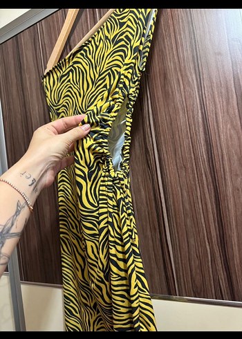 Sarı Zebra Desenli Asimetrik Mini Elbise - Görsel 3