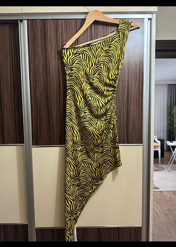 Sarı Zebra Desenli Asimetrik Mini Elbise - Görsel 2