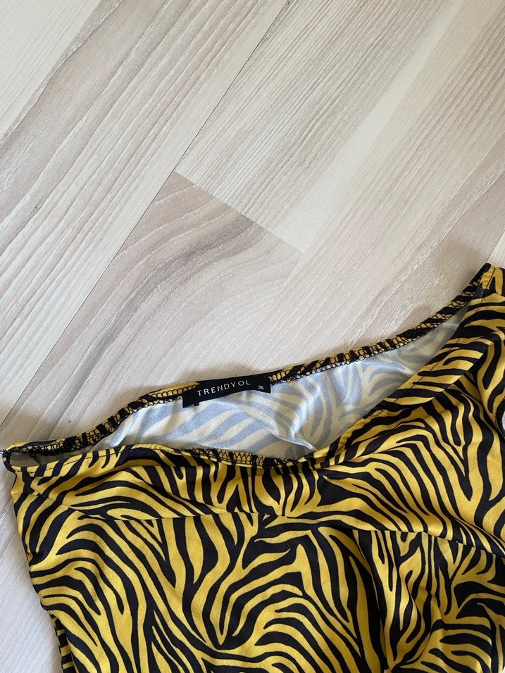 Sarı Zebra Desenli Asimetrik Mini Elbise - Görsel 4