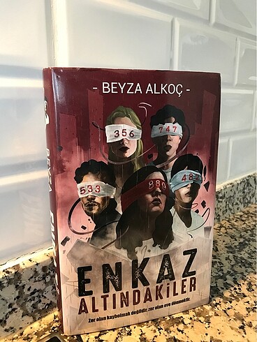  Beyza Alkoç Enkaz Altındakiler Kitap