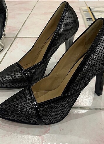 37 Beden siyah Renk Novita marka siyah 37 numara stiletto Ayakkabı sıfır ürün