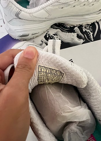 Skechers Dlites - Kadın Beyaz Spor Ayakkabi - Görsel 4