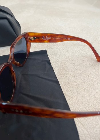 Vogue Hailey Serisi - Kemik Kahve Minimalist Kadın Güneş Gözlüğü - Görsel 5