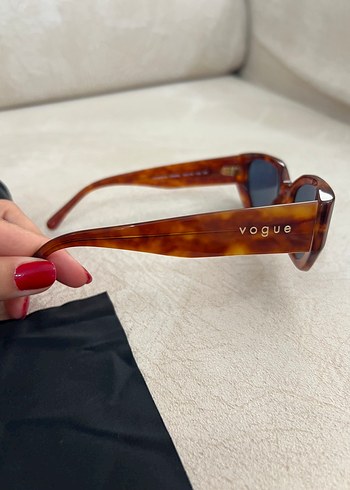 Vogue Hailey Serisi - Kemik Kahve Minimalist Kadın Güneş Gözlüğü - Görsel 6