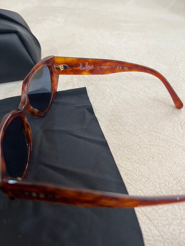 Vogue Hailey Serisi - Kemik Kahve Minimalist Kadın Güneş Gözlüğü - Görsel 5