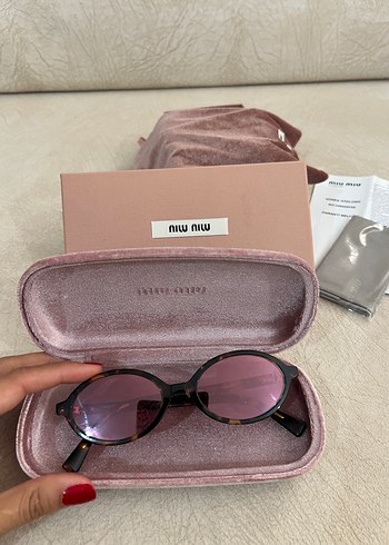  Beden Miu Miu Kadın Güneş Gözlüğü