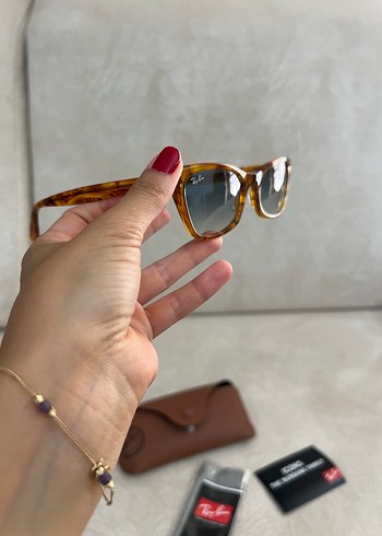 Ray Ban - Şeffaf Bej Kedi Gözü Kadın Güneş Gözlüğü - Görsel 3