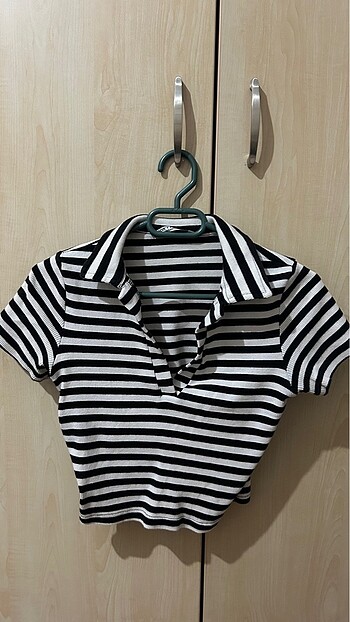 Polo yaka çizgili crop