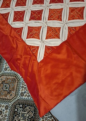 Kırmızı İşlemeli Parlak çok amaçlı petcvork örtü - Görsel 2