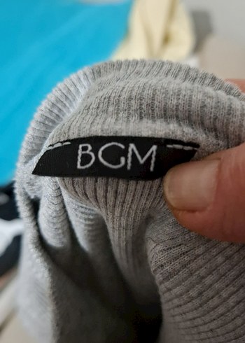 Dört adet bayan sweatshirt ve bluz - Görsel 7