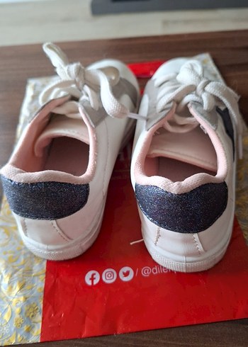 Nakışlı Beyaz kız çocuk spor ayakkabı - Görsel 3