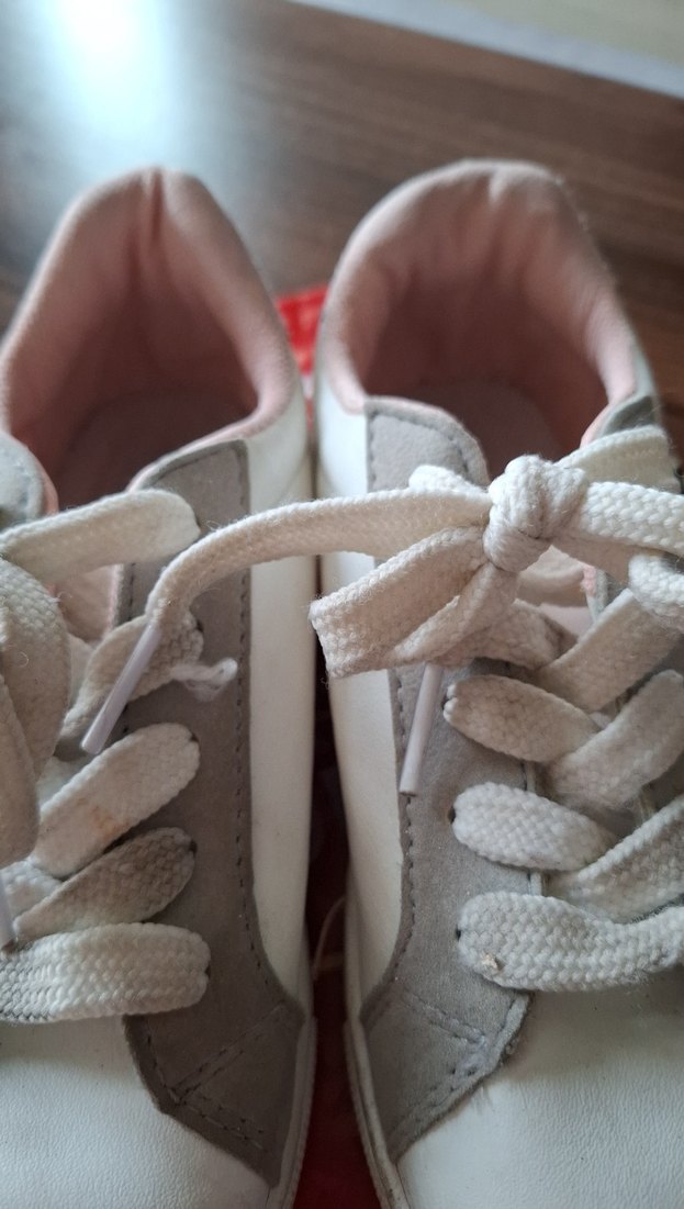 Nakışlı Beyaz kız çocuk spor ayakkabı - Görsel 4