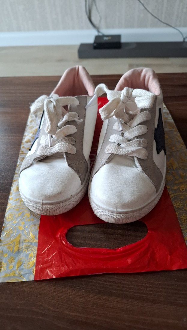 Nakışlı Beyaz kız çocuk spor ayakkabı - Görsel 2