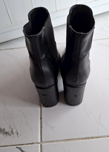 Siyah Deri Tokalı Kadın Bot - Görsel 3