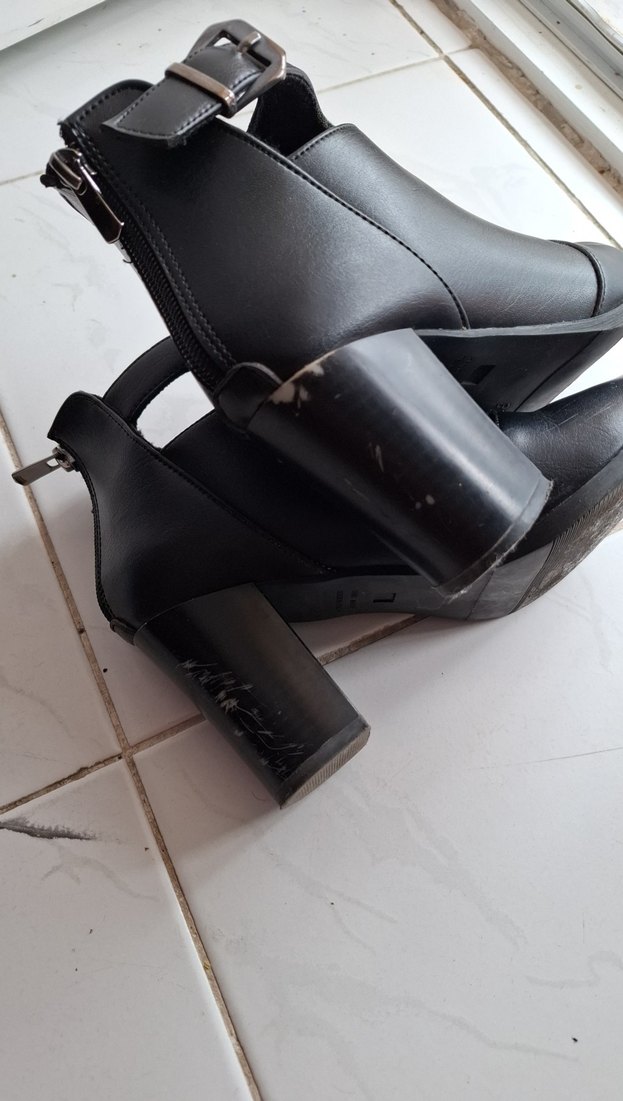 Tokalı Siyah Deri Kadın Bot - Görsel 4