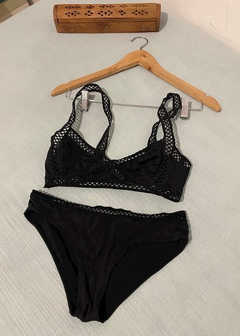 Dantel Detaylı Siyah Strappy Bikini