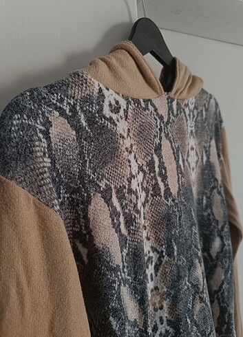 Yılan Desenli Kapüşonlu Sweatshirt