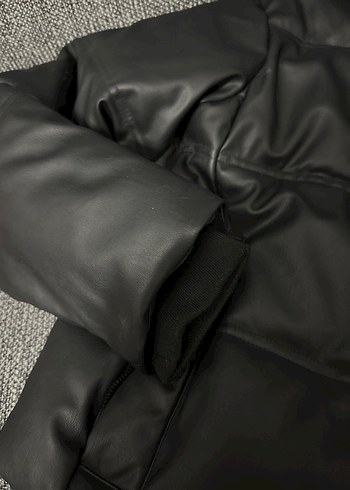 Zara deri görünümlü şişme mont - Görsel 2