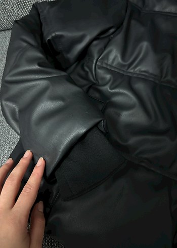 Zara deri görünümlü şişme mont - Görsel 3