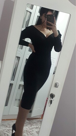 Siyah dar elbise