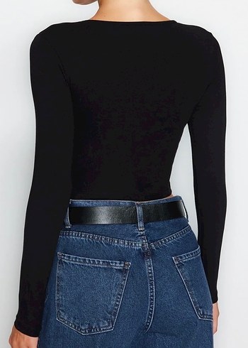 Siyah V Yaka Kemerli Kadın Bluz - Görsel 4