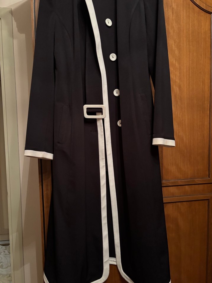 Düğmeli Siyah Uzun Klasik Kaban - Görsel 3