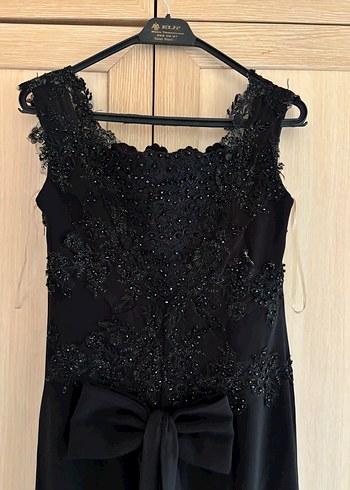 Siyah Nakışlı V Yakalı Uzun Kadın Elbise - Görsel 4