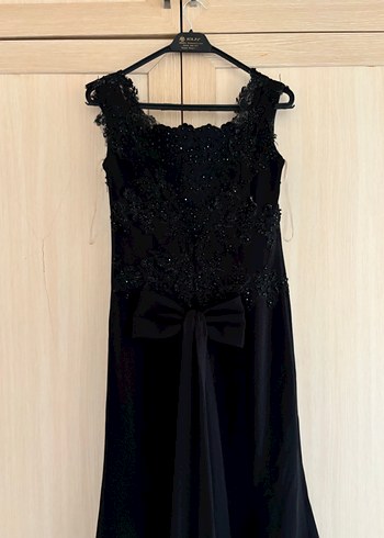 Siyah Nakışlı V Yakalı Uzun Kadın Elbise - Görsel 9