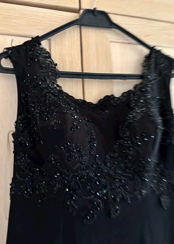 Siyah Nakışlı V Yakalı Uzun Kadın Elbise - Görsel 3