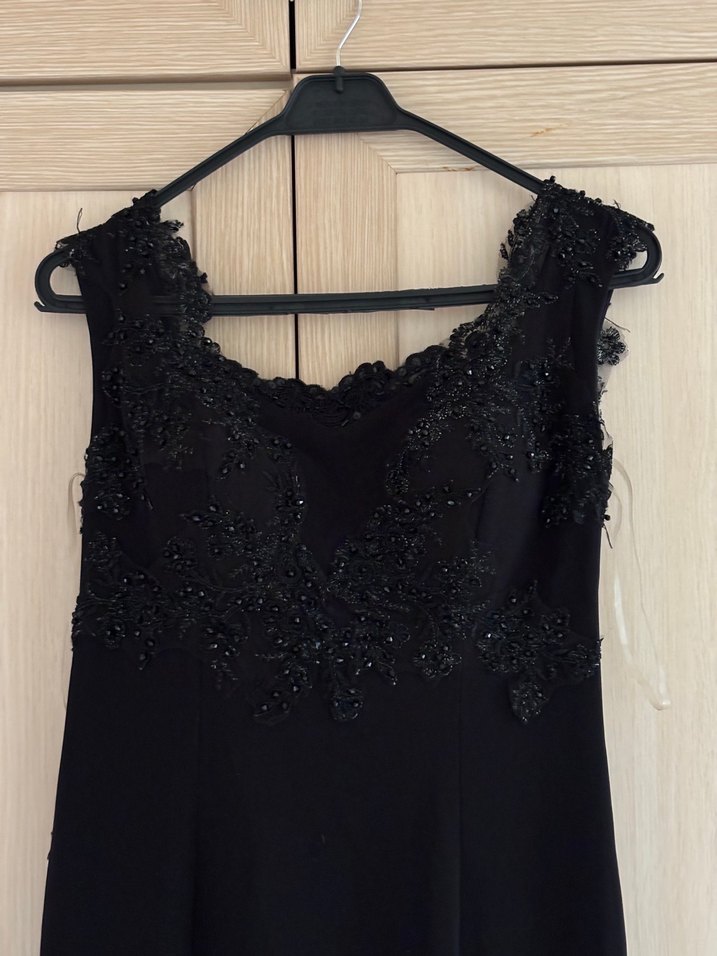 Siyah Nakışlı V Yakalı Uzun Kadın Elbise - Görsel 5