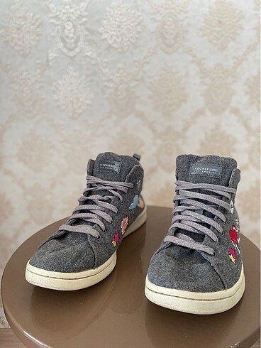 Skechers