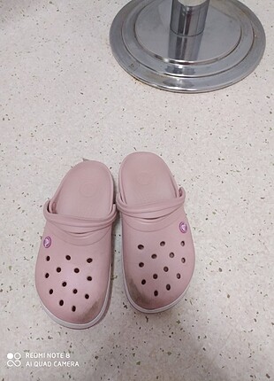 Crocs 37