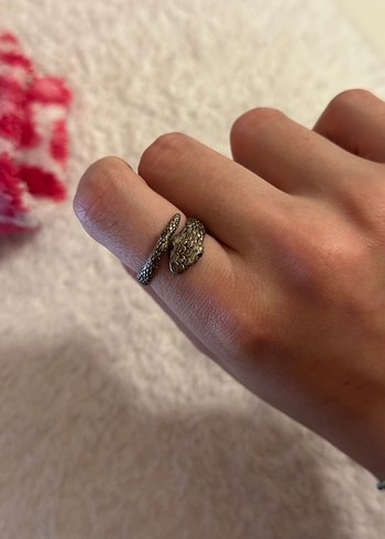 Yılan Desenli Zincir Detaylı Gri Kadın Yüzük - Görsel 5