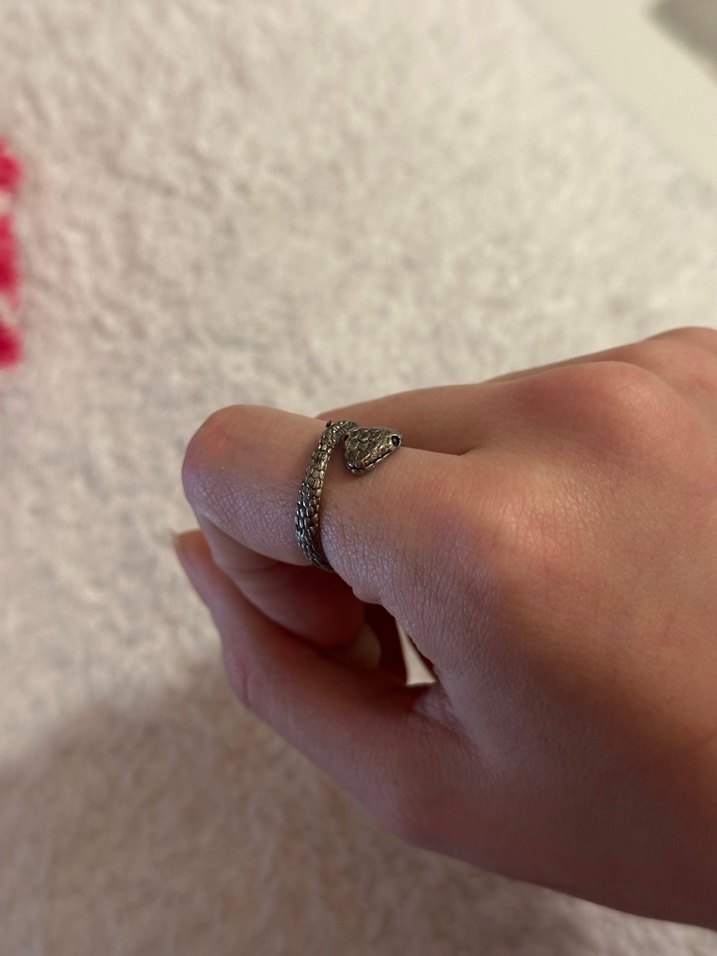 Yılan Desenli Zincir Detaylı Gri Kadın Yüzük - Görsel 4