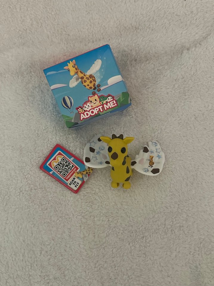 Sarı Renkli Uçan Zürafa Figürü - Görsel 3