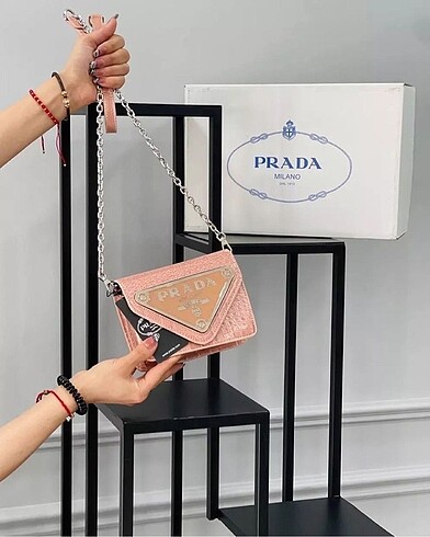 Prada çanta